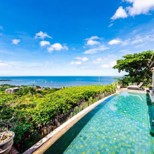 Take a refreshing dip in the Tamarindo pool while enjoying panoramic views, ideal for a family-friendly vacation or a relaxing getaway in Costa Rica.