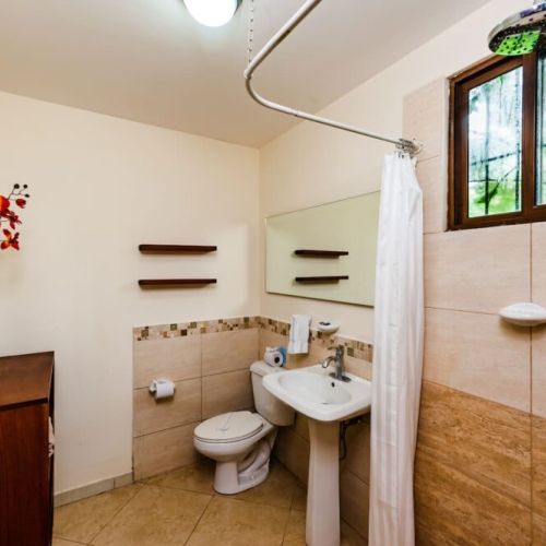 Enjoy this private bathroom attached to the third bedroom, designed with a blend of comfort and Costa Rican style.