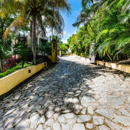 Welcome to your Tamarindo vacation rental – a bright and inviting entryway leading into spacious living areas.